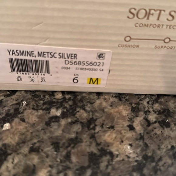 Life Stride Yasmine silver metallic wedge sandal NIB 6M - Picture 10 of 10